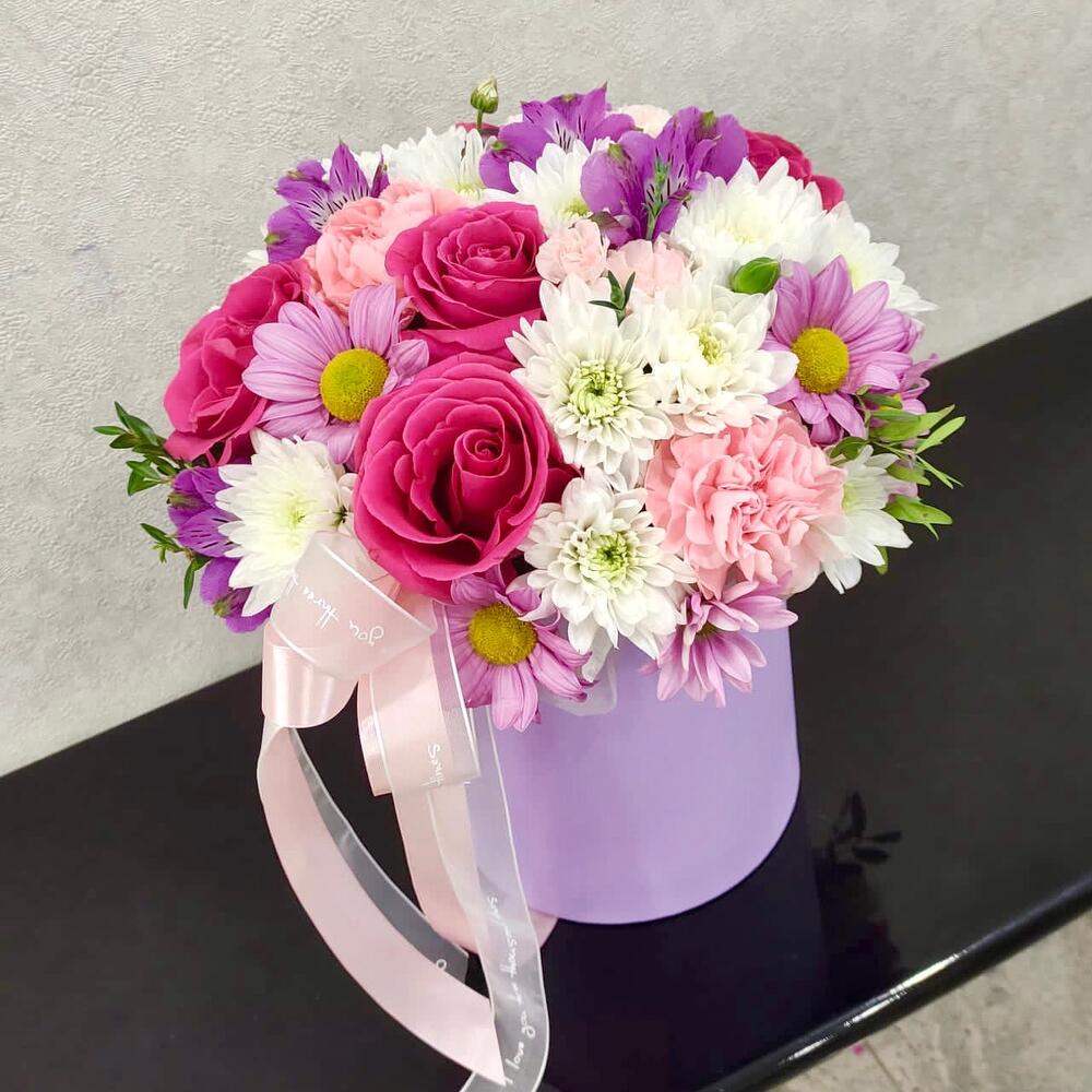 https://content2.flowwow-images.com/data/flowers/1000x1000/13/1653137881_74823213.jpg