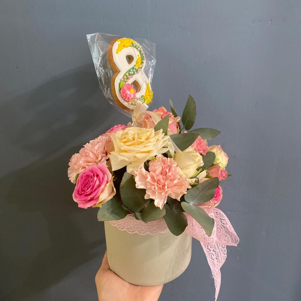 https://content2.flowwow-images.com/data/flowers/1000x1000/13/1741250228_29267413.jpg